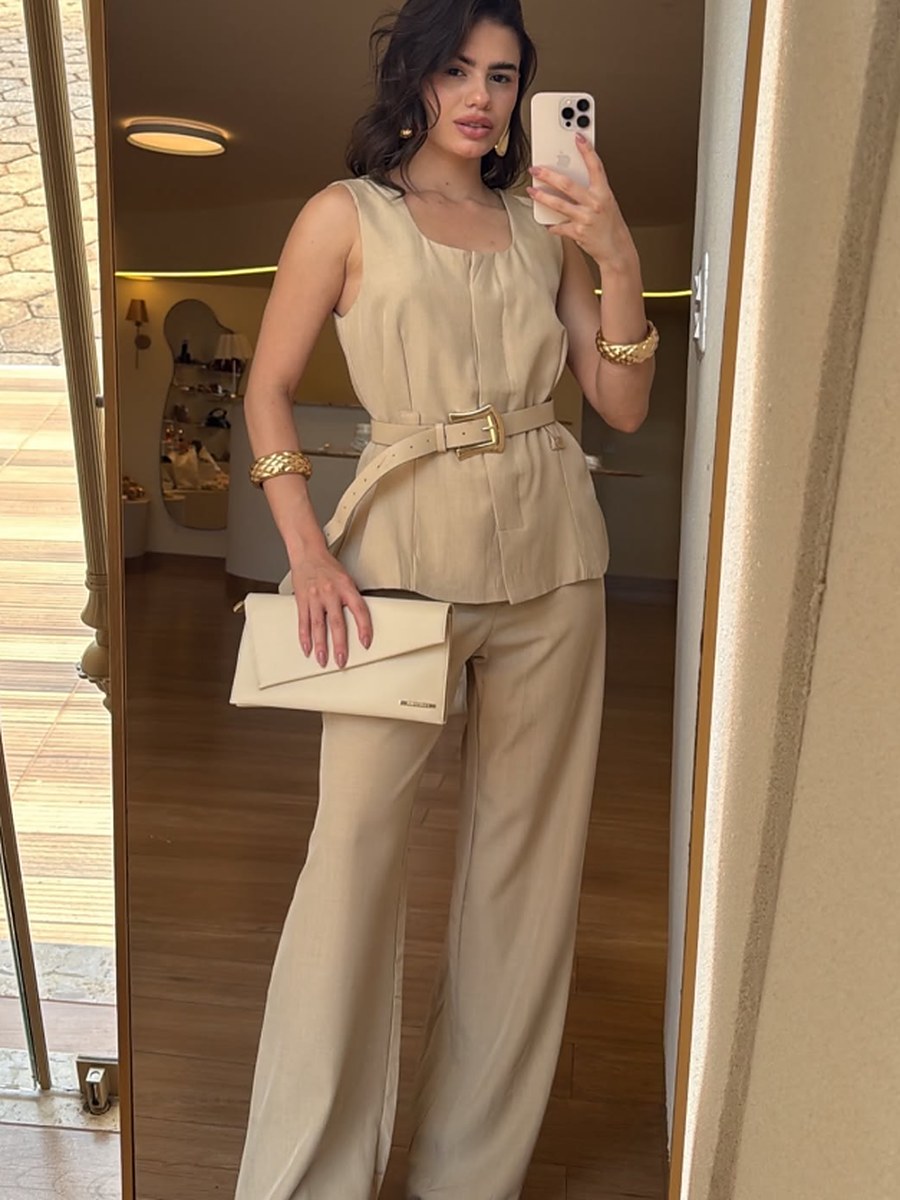 Conjunto bege colete e calça